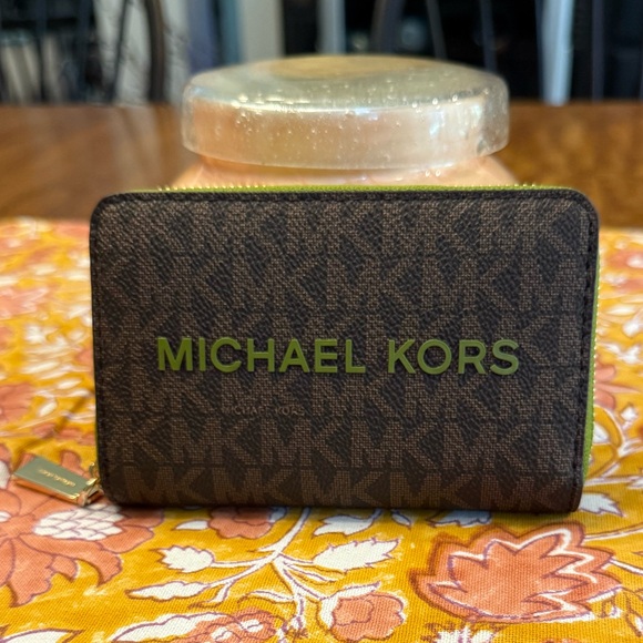 MICHAEL KORS women’s  Jet Set Small Zip Around Card Case - Picture 1 of 10